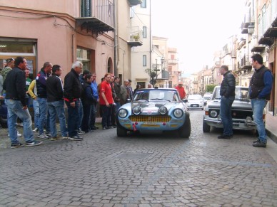Aria di festa in via Vittorio Emanuele per la partecipazione alla 98° Targa Florio di Martorana e Alessi. [LE FOTO]