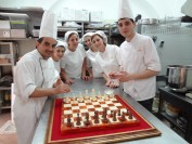 Fiasconaro omaggia lo scacchista Antonio Ingroia con un’opera di cioccolato decorata dal castelbuonese Francesco Baio