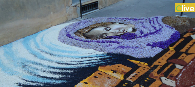 Gli infioratori castelbuonesi realizzano un bozzetto dal titolo "Omaggio a Sant'Anna"