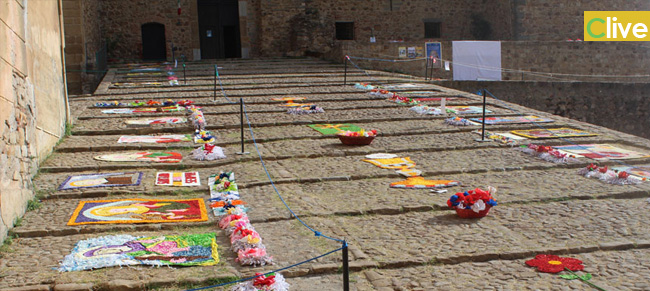 Grande successo della mostra "Il Castello Incartato" organizzata dall'Associazione "I Carti Rizzi"