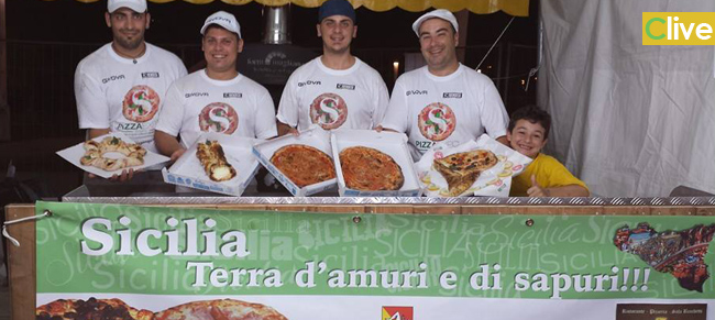 Il pizzaiolo castelbuonese Alberto Naselli insieme al suo team siciliano secondi classificati al PizzaExpo 2014